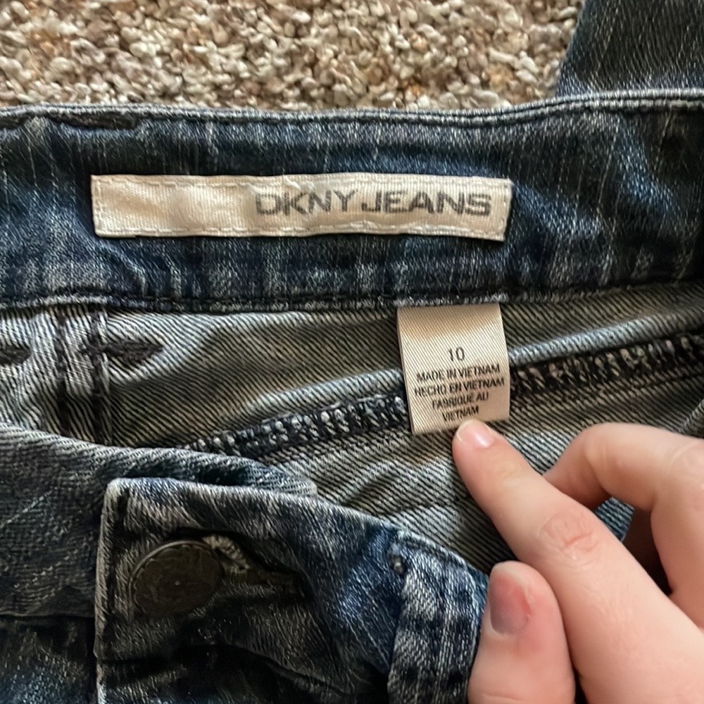 DKNY Jeans Light Wash - Picture 5 of 5